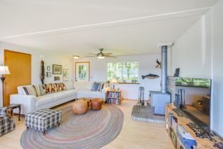 Hoodsport Vacation Rental with Deck and Canal Views! - Hoodsport - 6