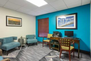 Best Western Plus Springfield Airport Inn - Springfield - 3