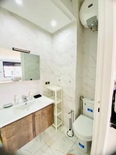 Quiet Top-Floor Studio by Med Faculty & Tram Lines - Casablanca - 5