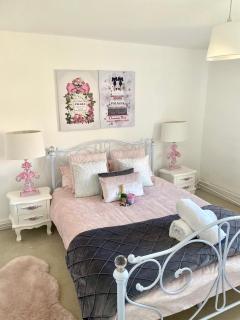 The Farm Rooms - Stapleford Tawney - 1