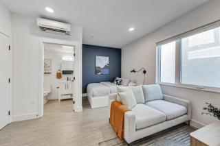 Brand New Stylish Studio Suite - Oakland - 0