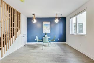 Brand New Stylish Studio Suite - Oakland - 5