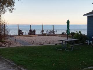 Pine Haven Beach Resort - Tawas City - 4