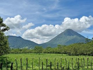 Oasis Arenal Villa Pool & Arenal Volcano View - Fortuna - 8