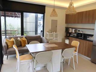 Seacove Villa w/ Heated Jacuzzi in Laiya Batangas - San Juan - 9