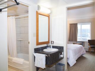 Twin Pine Inn & Suites - Hinton - 8