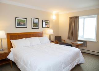 Twin Pine Inn & Suites - 0