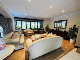 Palms On Byrne: Where Elegance Meets Serenity - 3