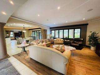 Palms On Byrne: Where Elegance Meets Serenity - 1