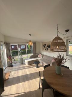 Vakantiehuisje Zeegeluk vlakbij de kust - Sint Maartenszee - 1