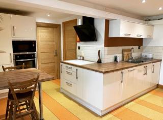 Annie the Annex, A self contained home from home fully equipped space with street parking - 6