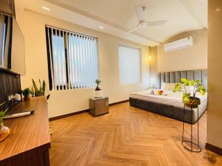 Bedchambers Stay near Select Citywalk, Saket - 2