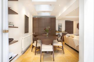 Central Stunning 2BR Flat w2 Patio in Kensington - Londra - 9