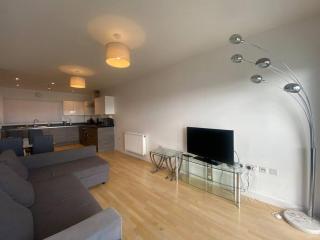Stunning 2 Bedroom Apartment - Croydon - 3