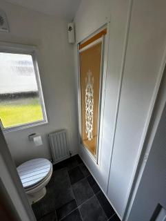 2 Bedroom Caravan With Sea Views - Eastchurch - 1