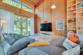 Riverfront Libertyville Retreat with Outdoor Kitchen - 7