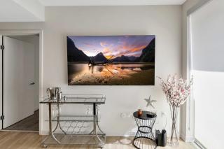 5 Heart of Santa Monica apartment - 8