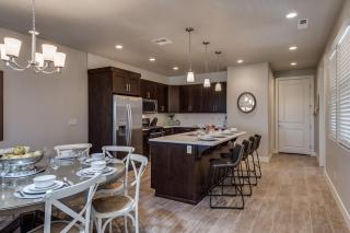 Paradise VIllage 72Fire Pit, Private Hot Tub, Xbox, Pink Pong, Community Amenities - Santa Clara - 2