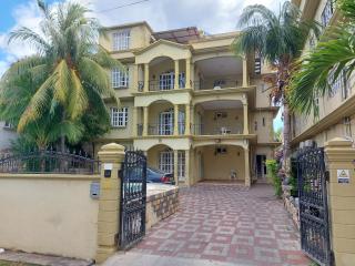 RS VILLA SHARE APARTMENT with private room ,good wifi, 150mts to beaches bus stop, - 1