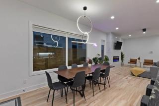 Luxurious 4bd home sleeps 12 minutes to downtown with parking - 4