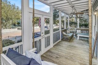 Short Distance to the White Sandy Beaches, Rendezvous Main House Carriage in Seaside home - Santa Rosa Beach - 3