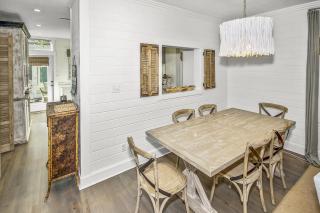 Short Distance to the White Sandy Beaches, Rendezvous Main House Carriage in Seaside home - Santa Rosa Beach - 2