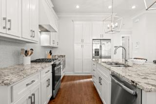 Luxurious "CAREFREE COTTAGE" in SEACREST BEACH Walk to the Beach, Steps to the Pool & Tram 3 BR home - Panama City Beach - 2