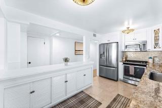 Stunning BayVIEW Home with Epic Waterfront Views! - Newport Beach - 1