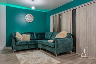 Luxury Birmingham City Centre Townhouse with BALCONY- Sleeps 10 - FREE Parking - Perfect for Contractors, Business Travellers, Families and other Groups - Near Bullring, Newstreet, Selfridges, NEC, NIA & Birmingham airport - Birmingham - 3