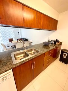 36th floor Brickell bay view 1BR 2 Queens and Sofa Bed - 1