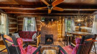 Smoky Speakeasy 2 Cabins 2 Hot Tubs and Private Pool - Gatlinburg - 9