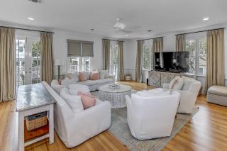 Beautifully remodeled "Taste & Sea" 3BR 3,5BA Steps from Beach Pools Optional Carriage cottage - Santa Rosa Beach - 8
