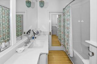 Beautifully remodeled "Taste & Sea" 3BR 3,5BA Steps from Beach Pools Optional Carriage cottage - Santa Rosa Beach - 1