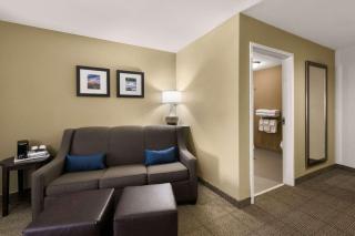 Comfort Suites - Commerce - 3