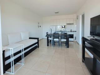 Luminoso Departamento con cochera - 4