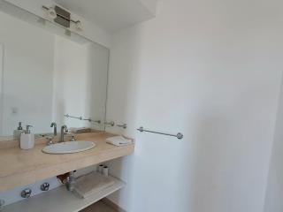 Luminoso Departamento con cochera - 2