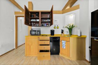 Cozy Queen Suite in European Village with Balcony view near beaches - 6