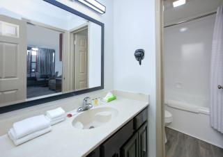 Ramada by Wyndham Gulfport I-10 Diamondhead - Diamondhead - 3