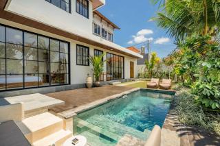 Luxe 4-Bedroom Villa - Private Pool & Fast Wi-Fi - Canggu - 7