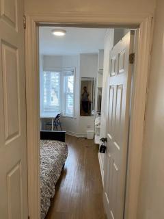 Single Room with SHARED Bathroom 536C - 9