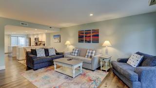 2 BR 25 BA, King, Double, Twin, Sleeper Sofa Bikes & Beach Gear included - 8