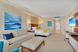 Luxurious Beach Resort Balcony - Sunny Isles Beach - 4