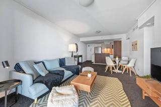 Top of the Town! 2Bed/2Bath/1Car/Pool/Views ~ CBD - Brisbane - 4
