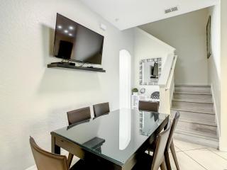 4 Bedroom - Regal Palms Resort - Communal Pool - Davenport - 8