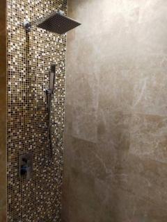 Luxurious Staycation Apartment - 7