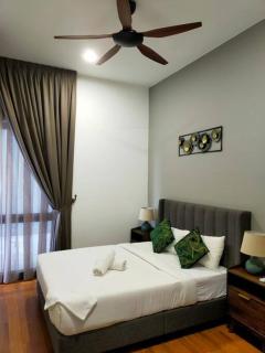 Luxurious Staycation Apartment - 4