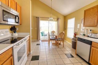 Ken's Pinewood Estates House - 4