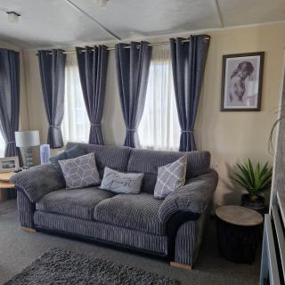Modern 6 Berth Static Caravan, Hunstanton - Hunstanton - 4