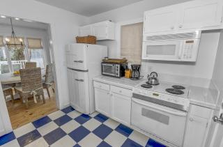 Seaside Cottage "SEA SHACK" Adorable Tupelo Street, Sleeps 4 home - Santa Rosa Beach - 4