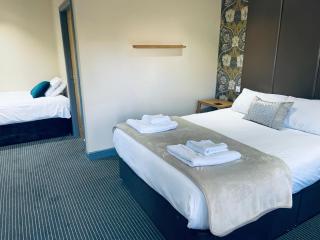 The New Hobbit Hotel Rooms - Halifax - 9